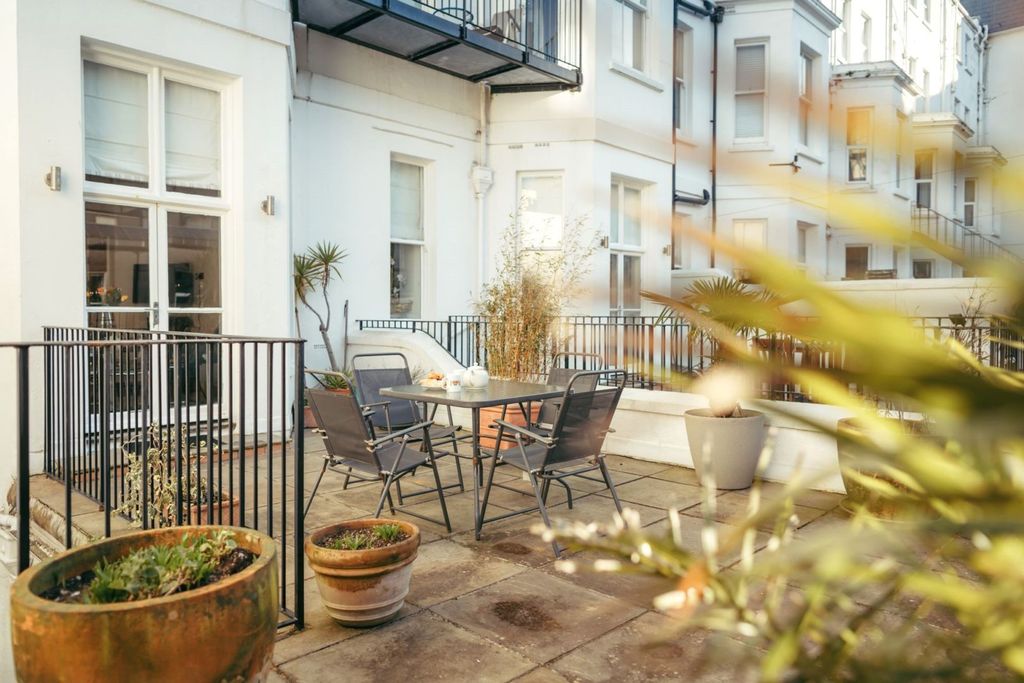 Property photo 2 of 20 Sun Terrace