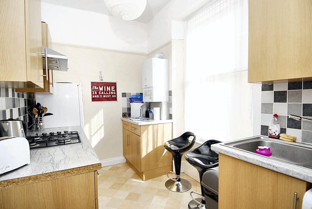 Property photo 3 of 4 Kitchen (12).Jpeg