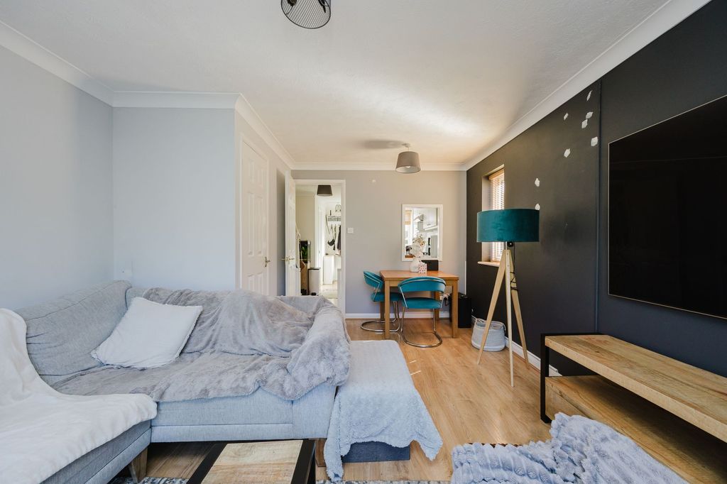 Property photo 2 of 20