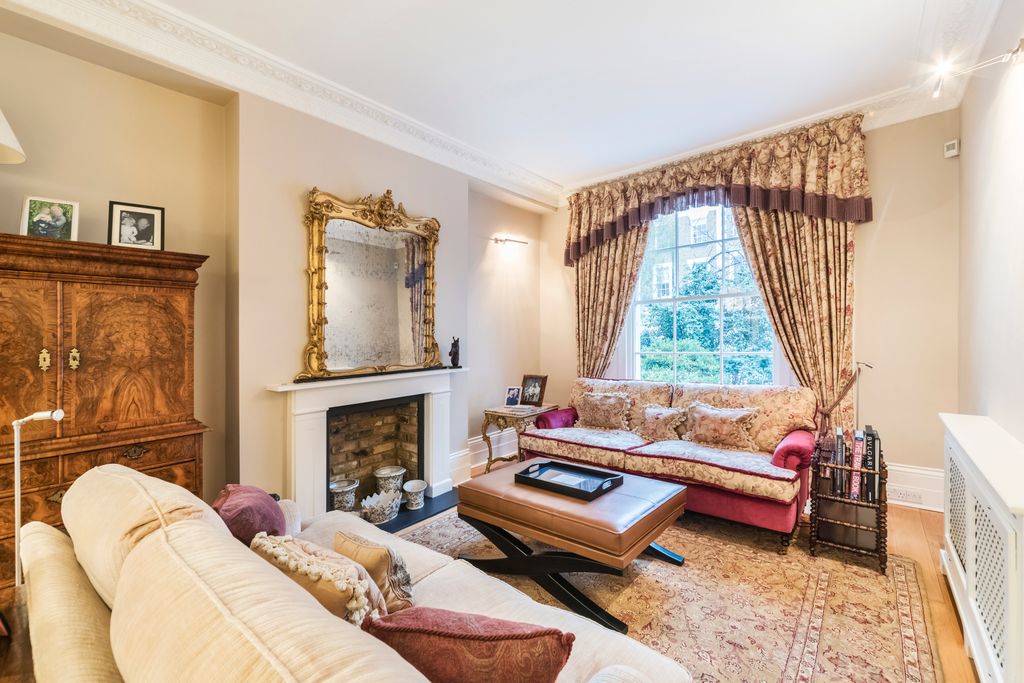 Property photo 3 of 25 Reception