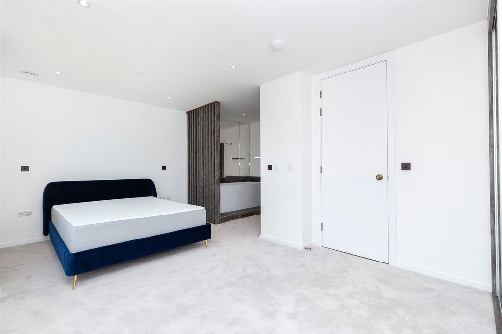 Property photo 3 of 22 Principal Bedroom