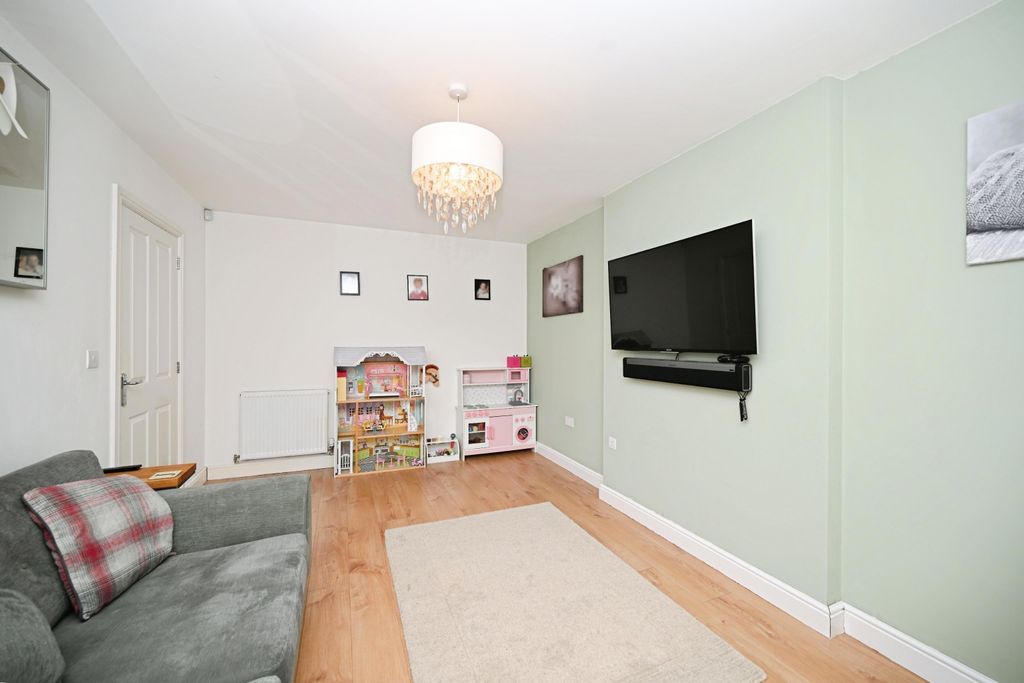 Property photo 3 of 18