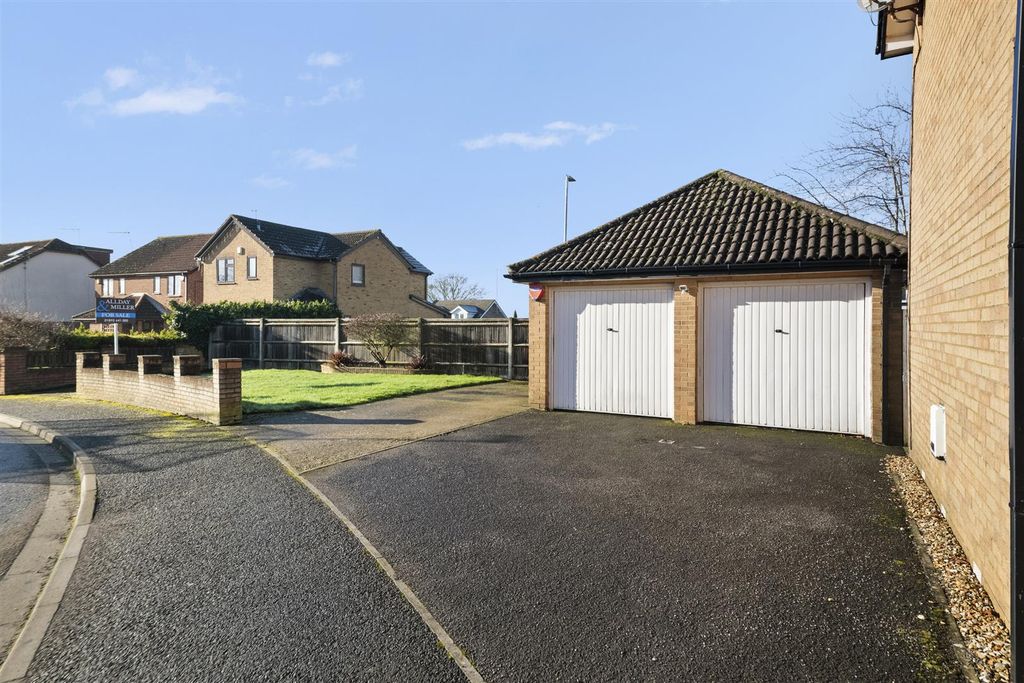 Property photo 2 of 27