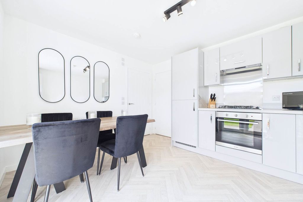 Property photo 1 of 28