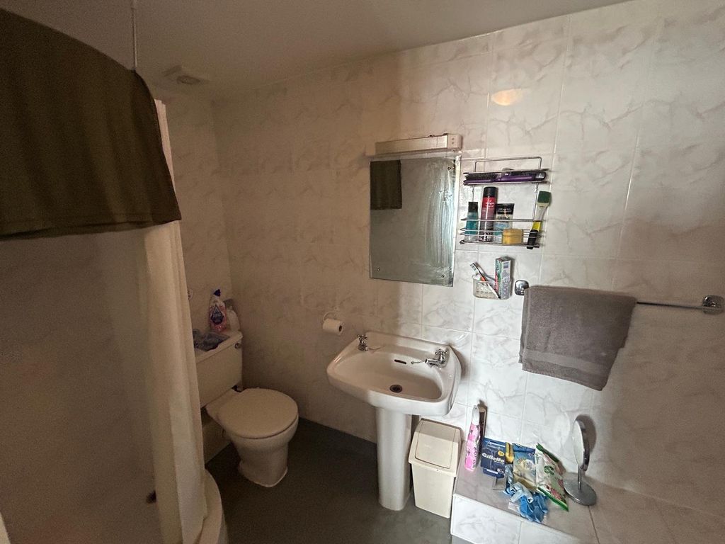 Additional image 19 of 21 bed flat for saleBroad Green, Wellingborough, Northamptonshire NN8