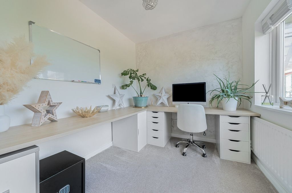 Property photo 3 of 26 1310927-9-6852d5F...