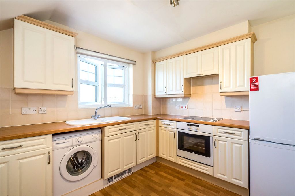 Property photo 3 of 7 Kitchen
