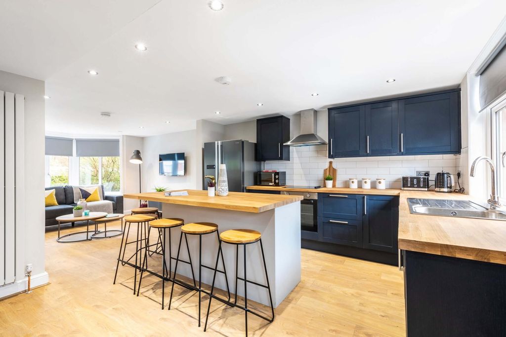 Property photo 2 of 8 Bright Open-Plan Living Space With A Modern Fitted...