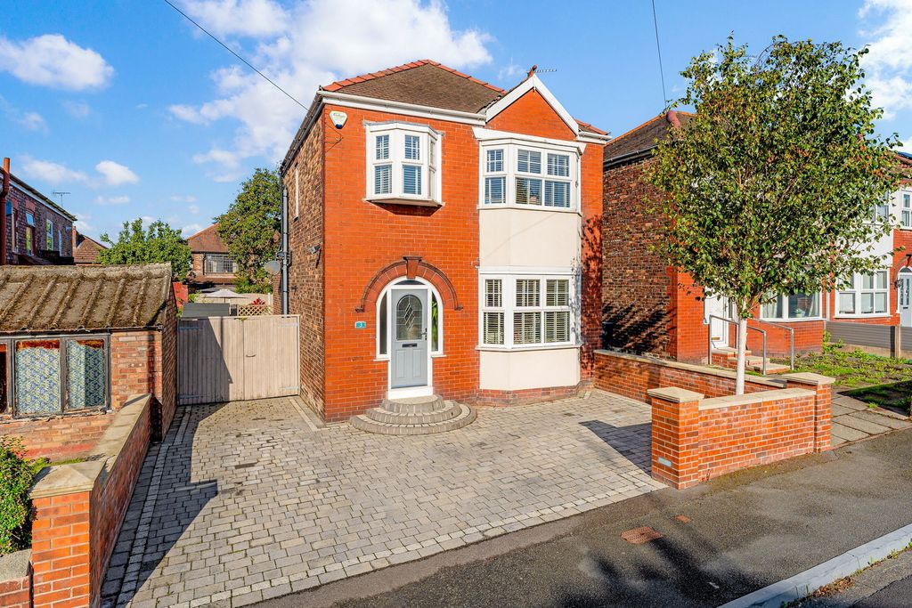 Property photo 1 of 33