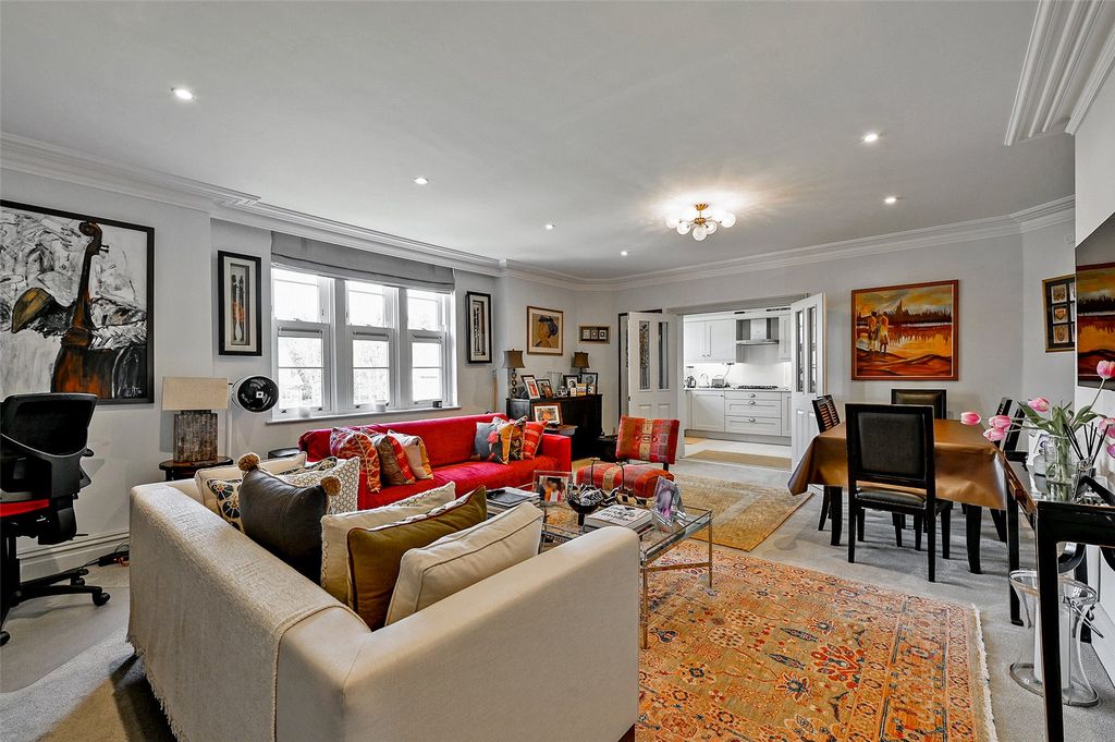 Property photo 2 of 12 Sitting Room