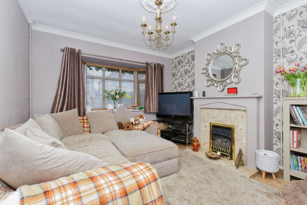 Property photo 2 of 28