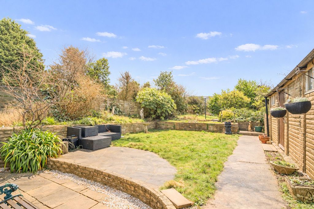 Property photo 2 of 23