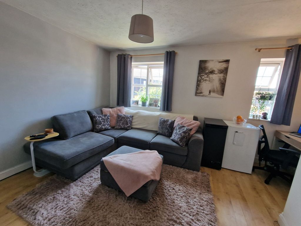 Property photo 2 of 9