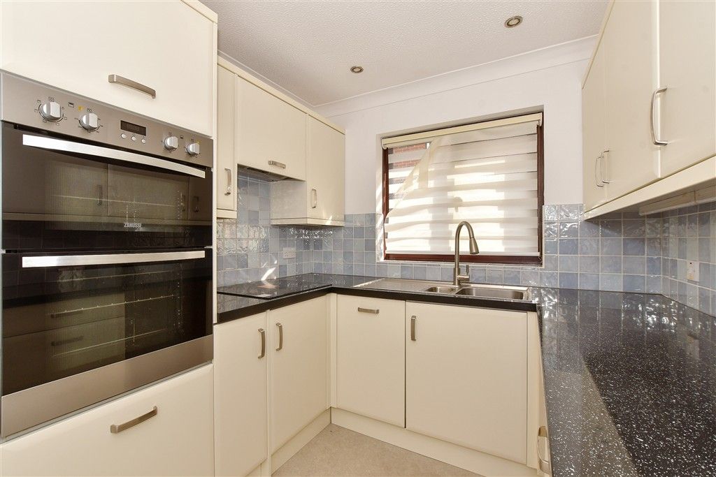 Property photo 2 of 6 Kitchen