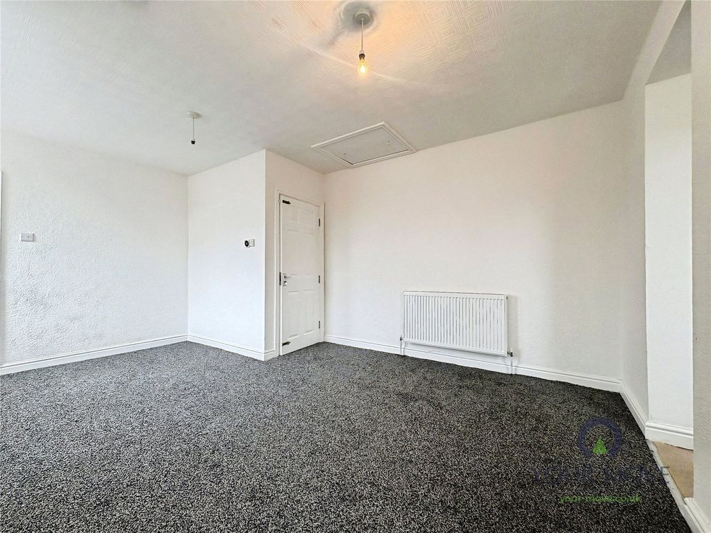 Property photo 3 of 9 Lounge