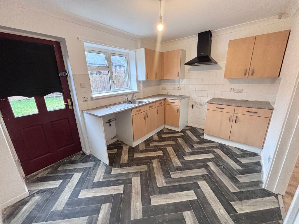 Property photo 2 of 6 Kitchen