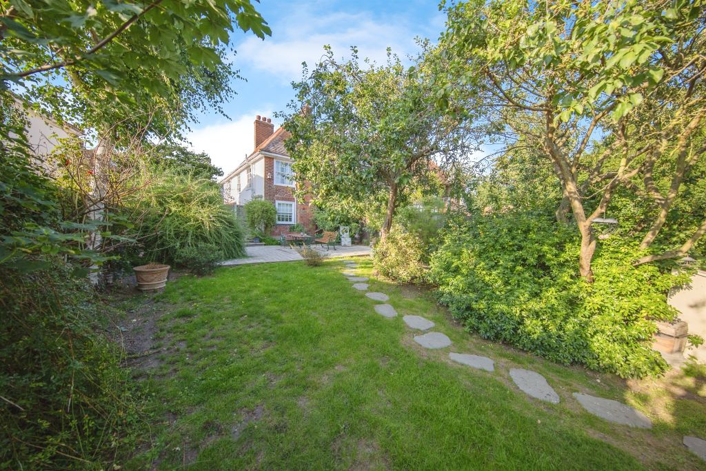 Property photo 2 of 22