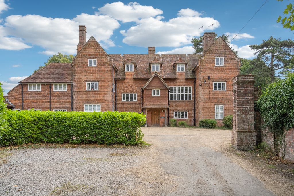 Property photo 1 of 12