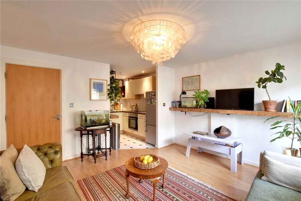 Property photo 2 of 15 Picture No. 12