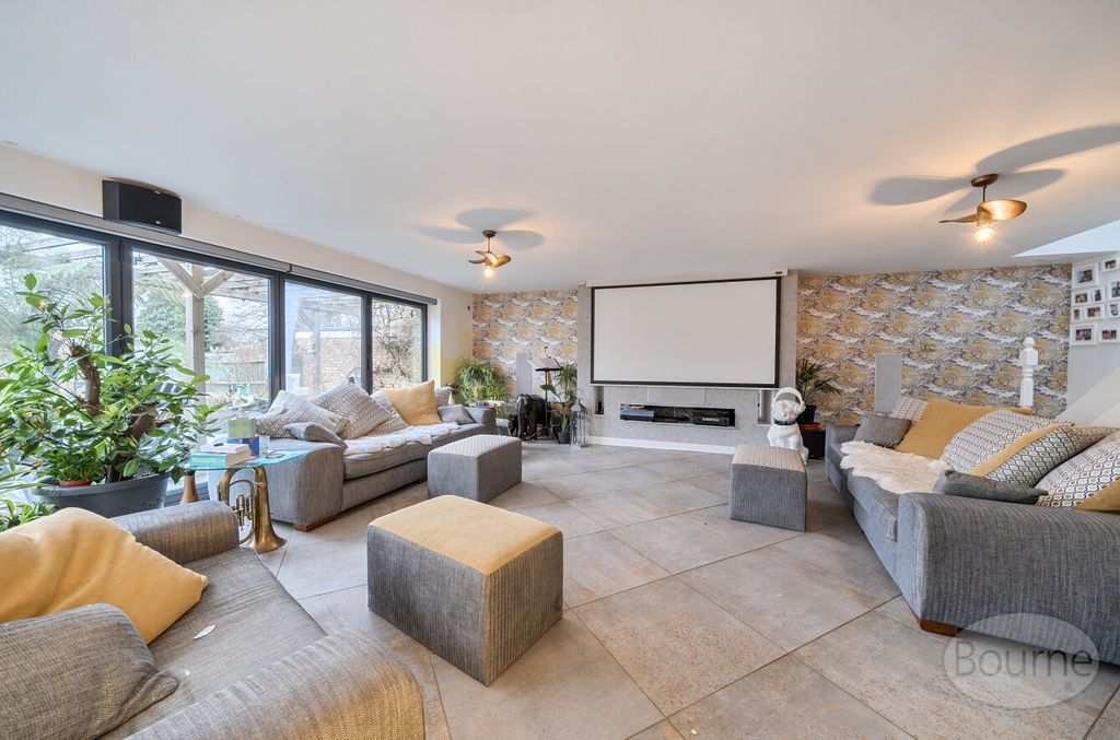 Property photo 2 of 15 890A603F-0582-411...