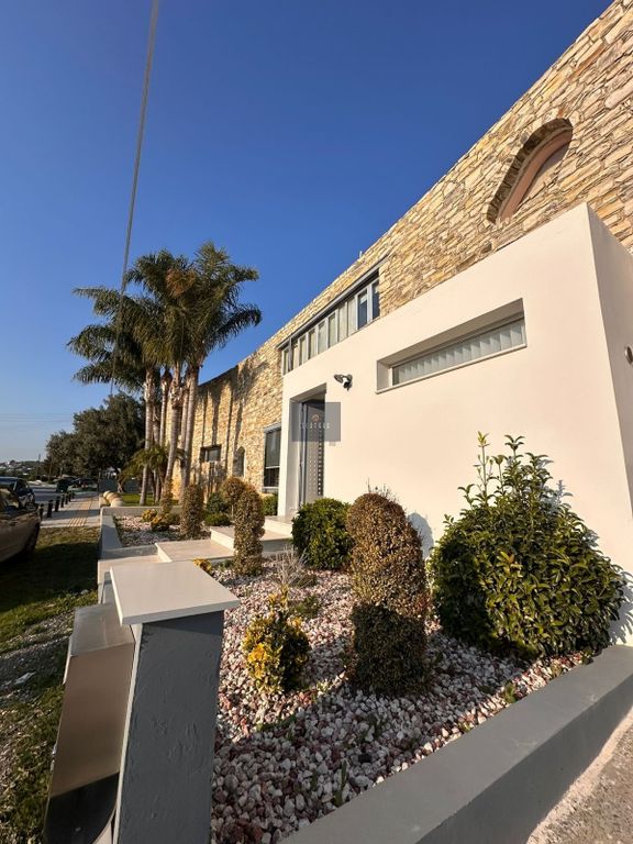 Property photo 1 of 33