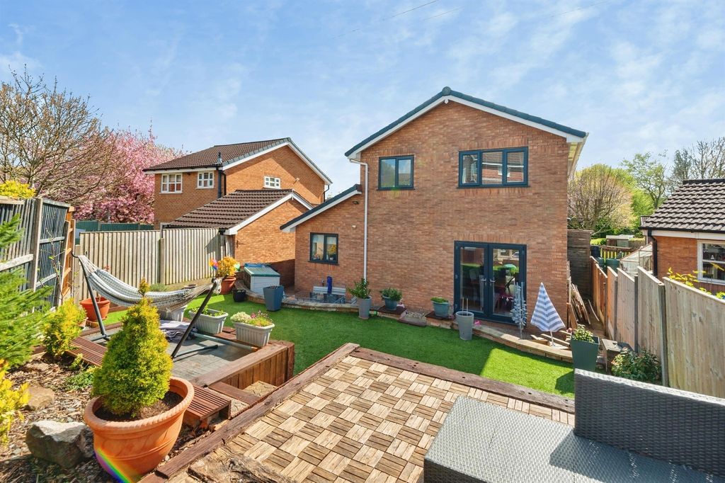 Property photo 2 of 20