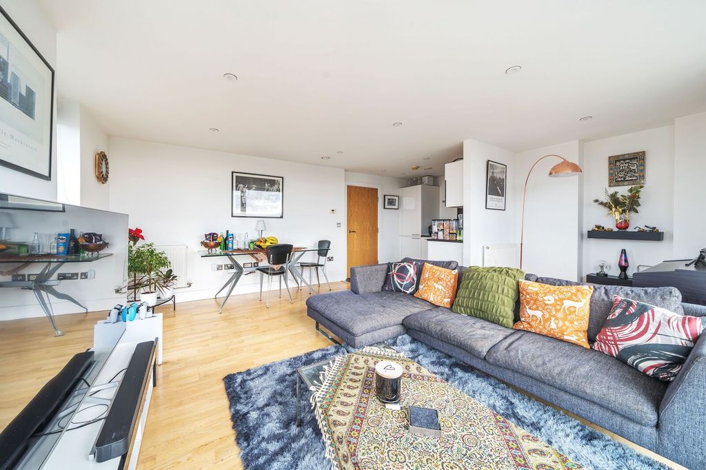 Property photo 1 of 21