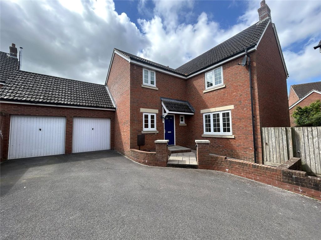 Property photo 1 of 21 Theilay Close