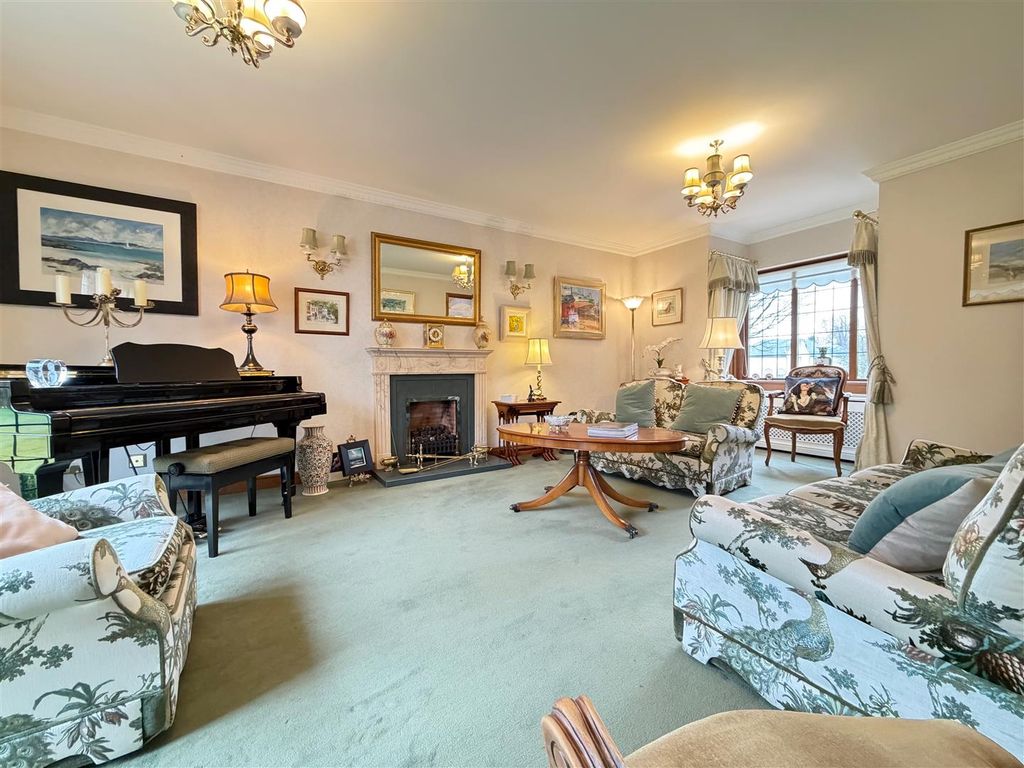 Property photo 2 of 22 Lounge