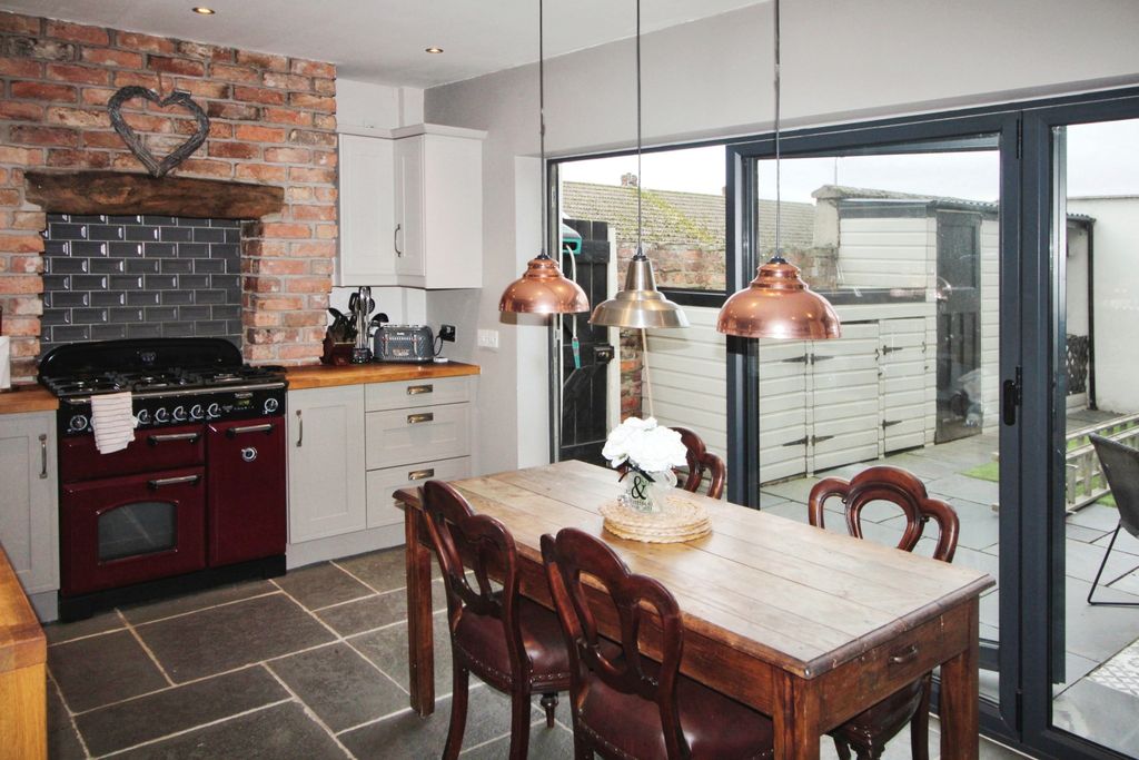 Property photo 3 of 33 Kitchen Diner.Jpg