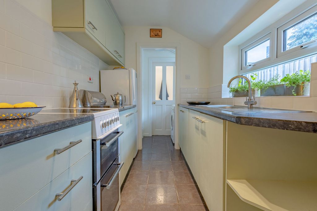 Property photo 2 of 20