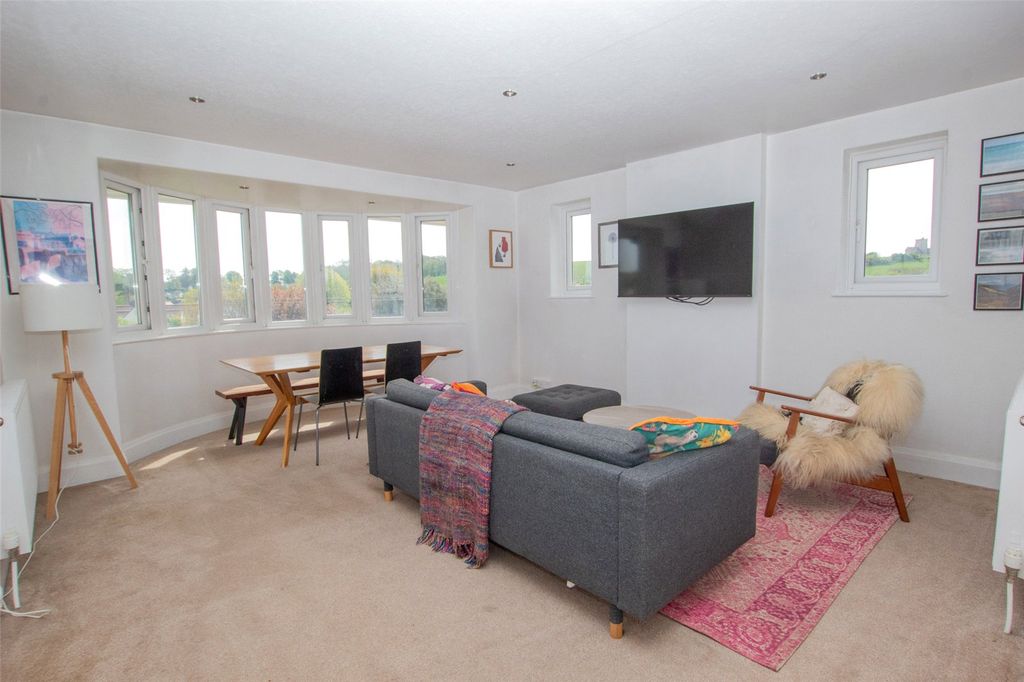 Property photo 2 of 20 Picture No. 12