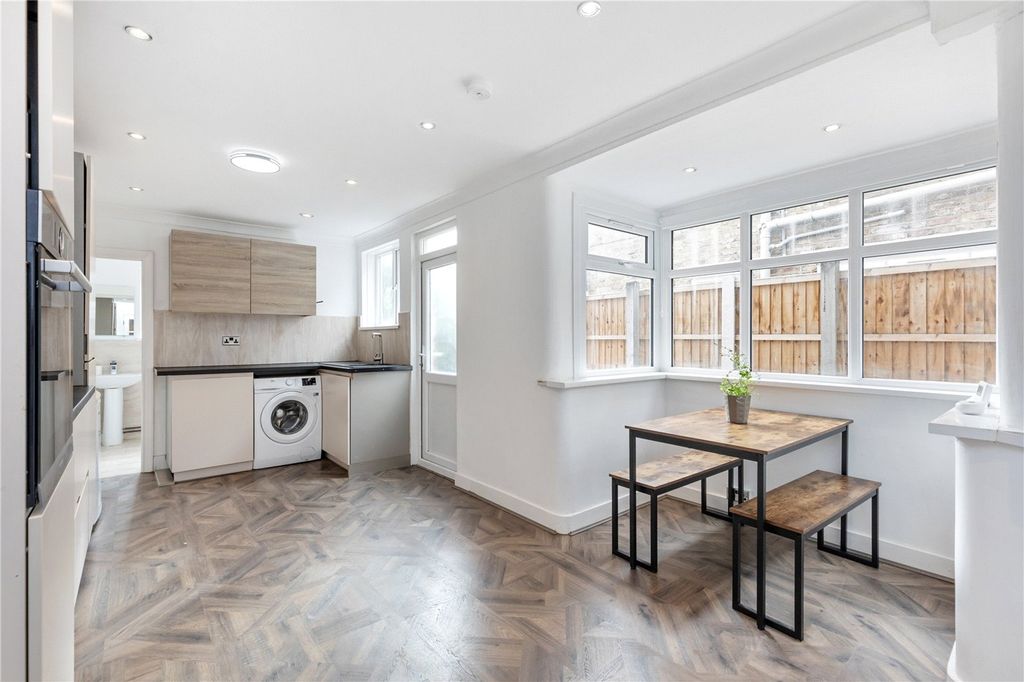 Property photo 2 of 13 Picture No. 12