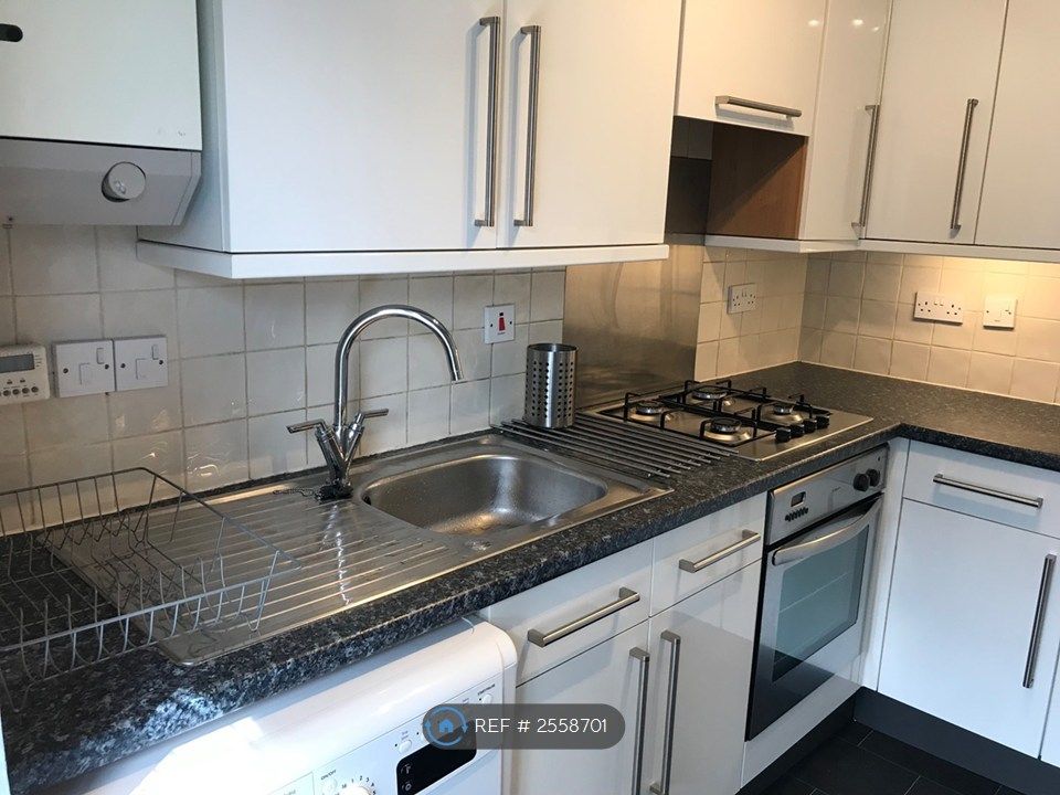 Property photo 3 of 8 Kitchen