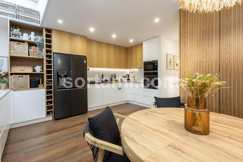 Property photo 3 of 28