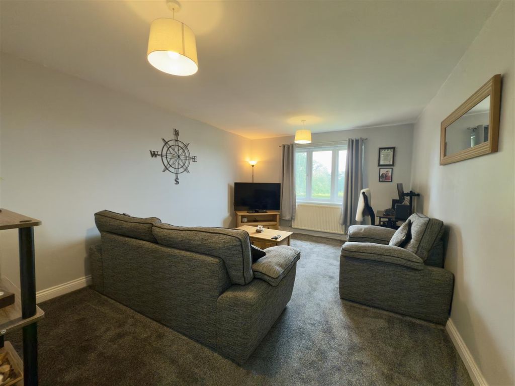 Property photo 3 of 9 Lounge