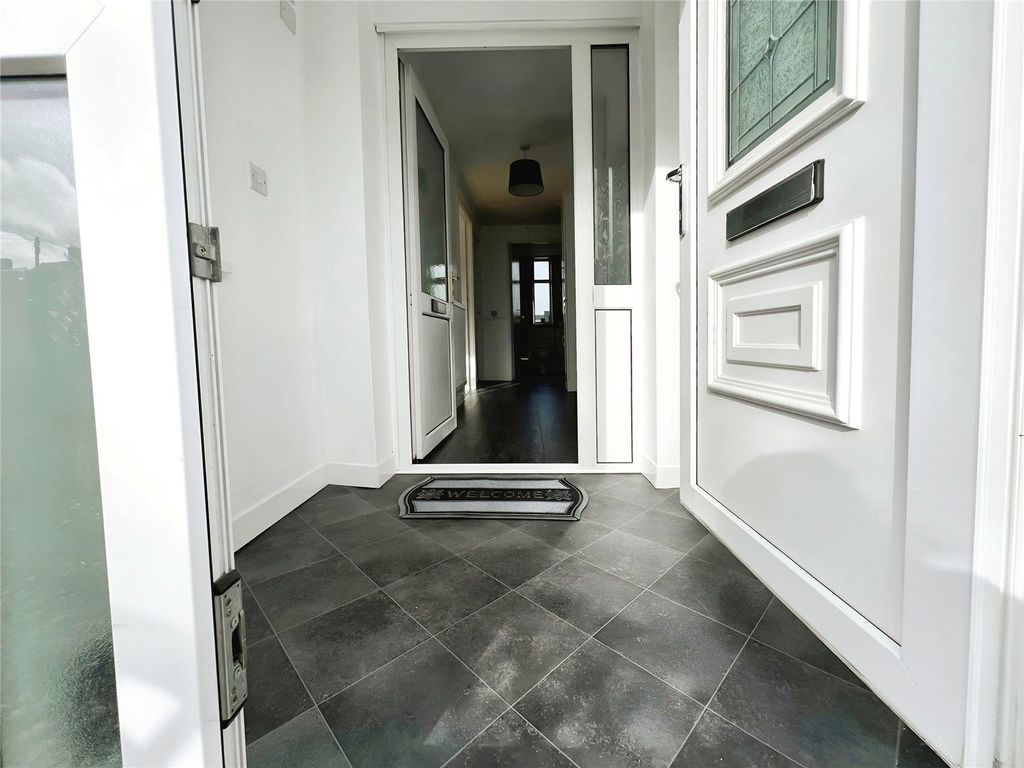 Property photo 3 of 10 Entrance