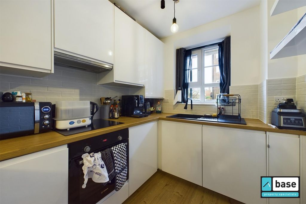 Property photo 2 of 18 Kitchen