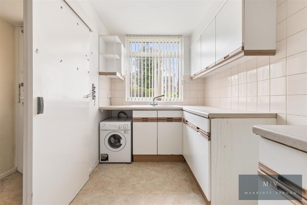 Property photo 3 of 12 Tidenham Gardens 32 MV-2.Jpg