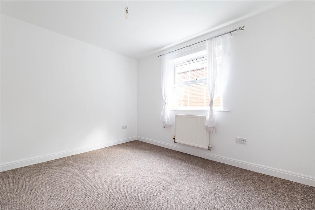 Property photo 3 of 13 Master Bedroom