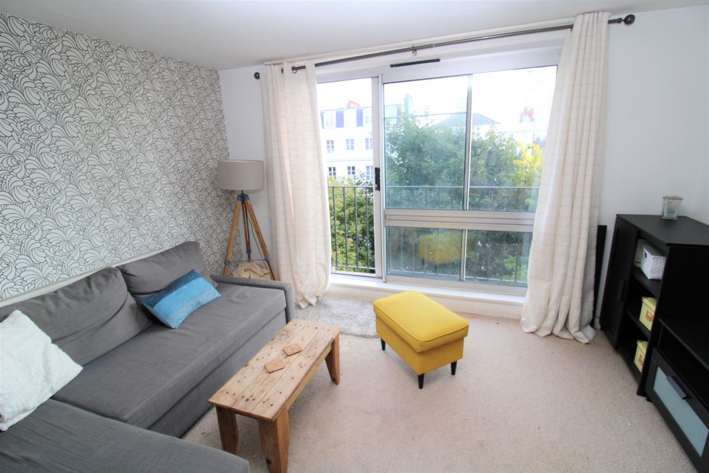 Property photo 3 of 10 Living Room