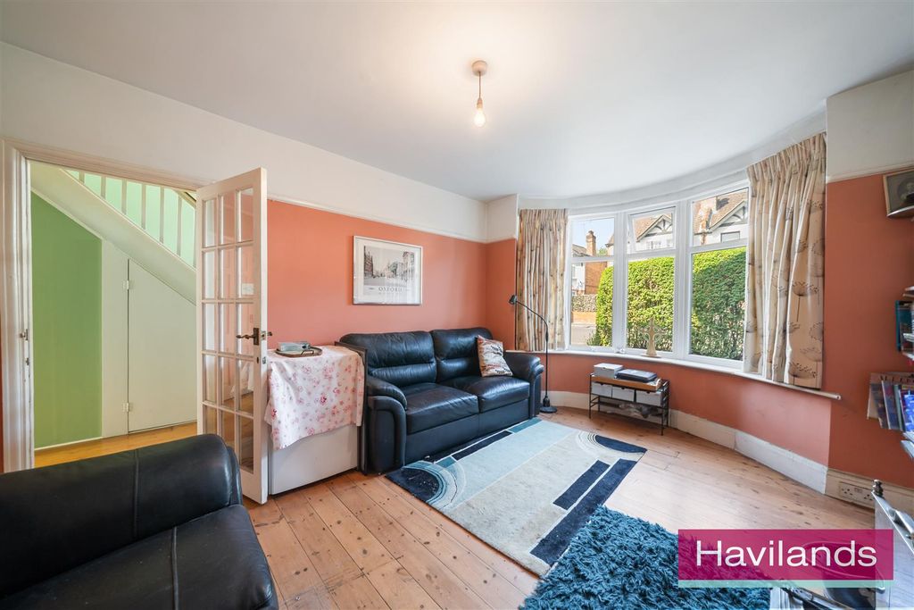 Property photo 2 of 12 Crescent Road-5.Jpg