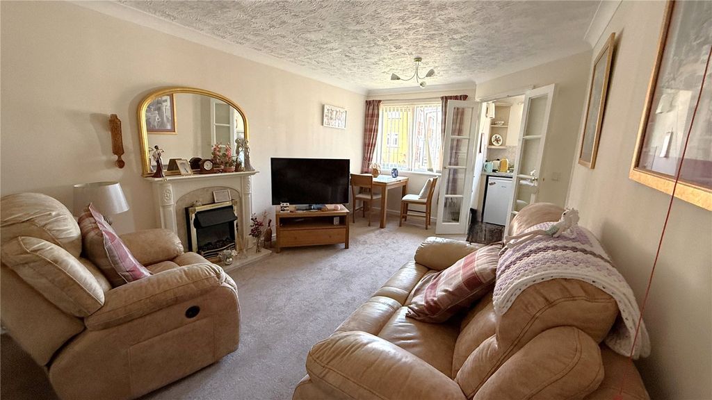 Property photo 2 of 17 Picture No. 15