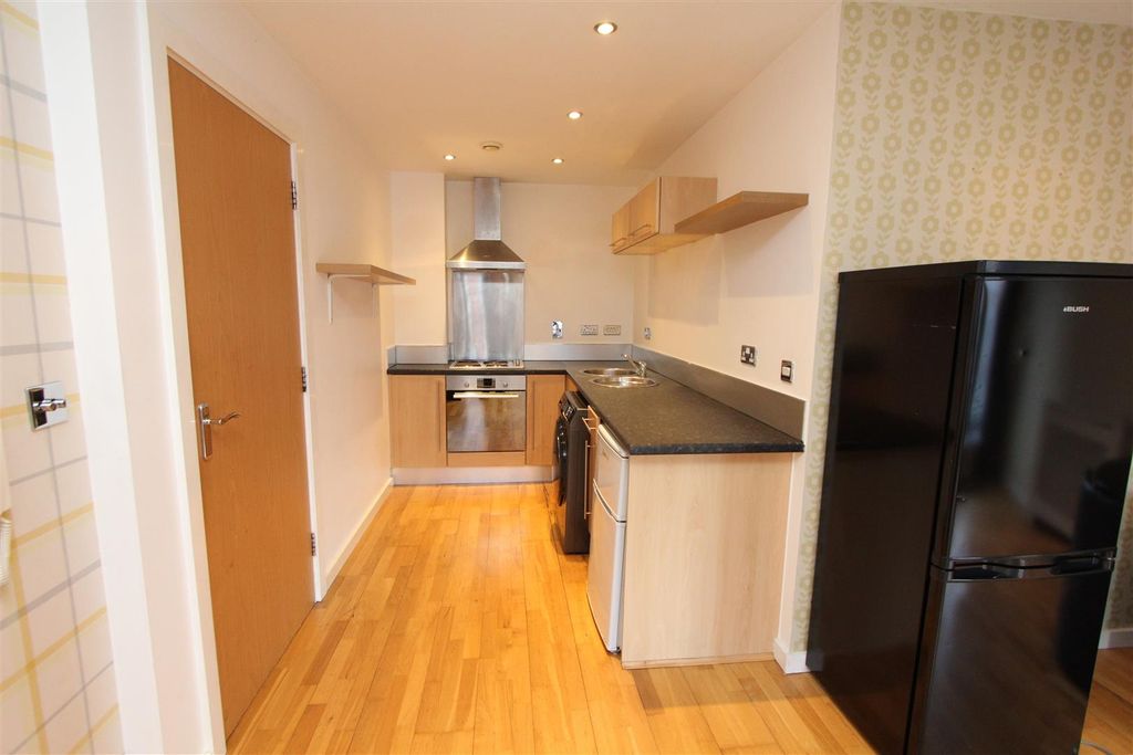 Property photo 3 of 15 Kitchen.Jpg