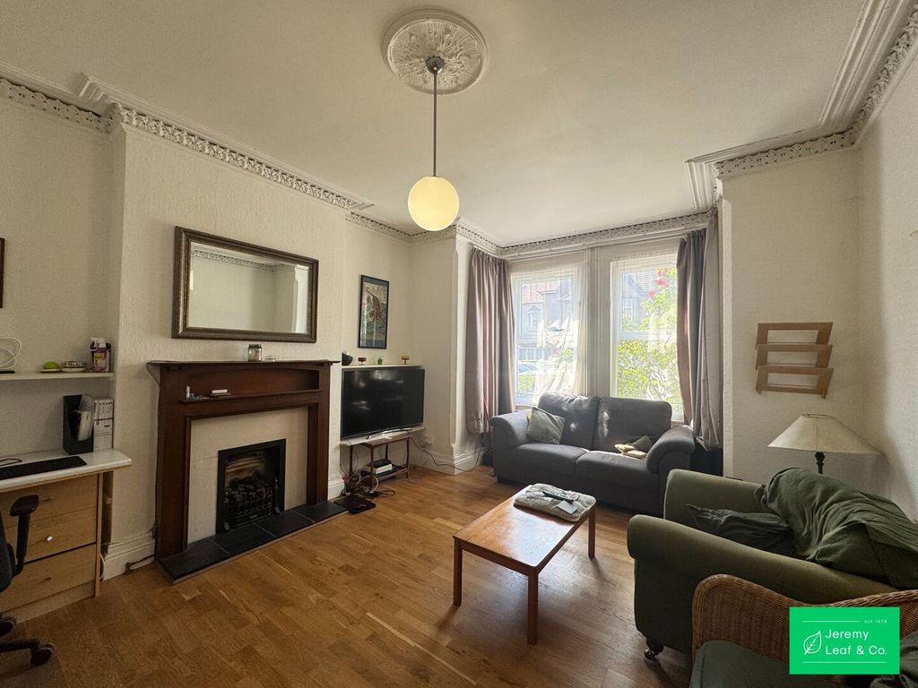 Property photo 1 of 8 Living Room