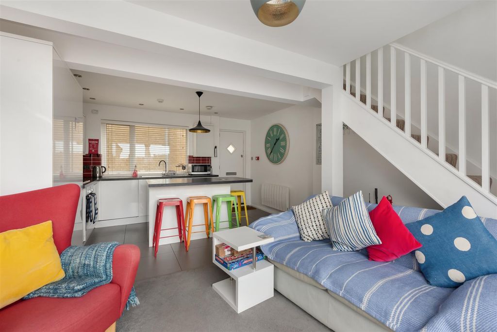 Property photo 3 of 15 Sea Wall, Whitstable