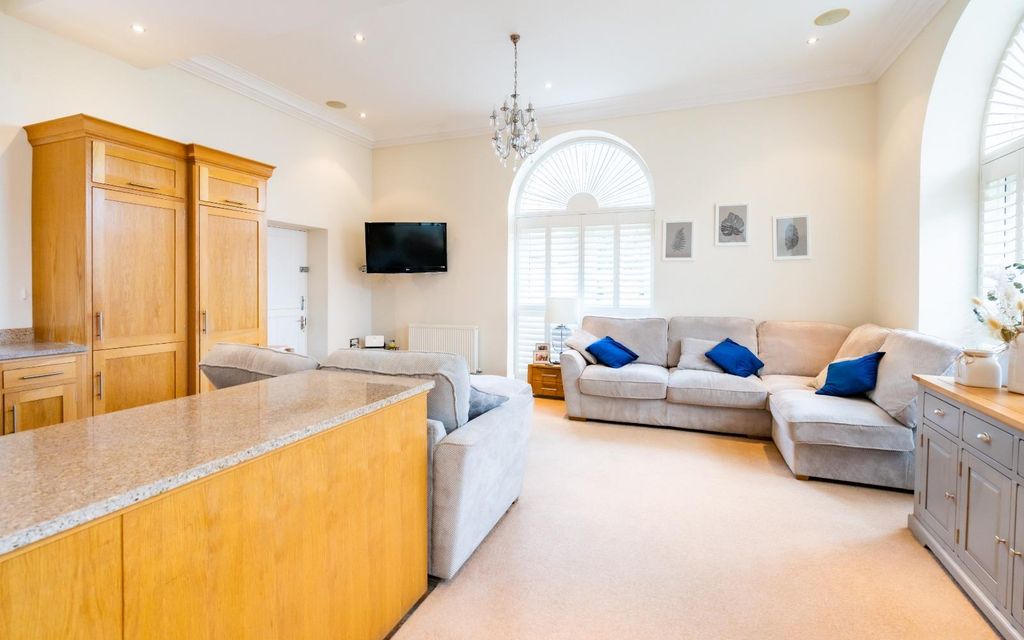 Property photo 3 of 37 Image00018.Jpg