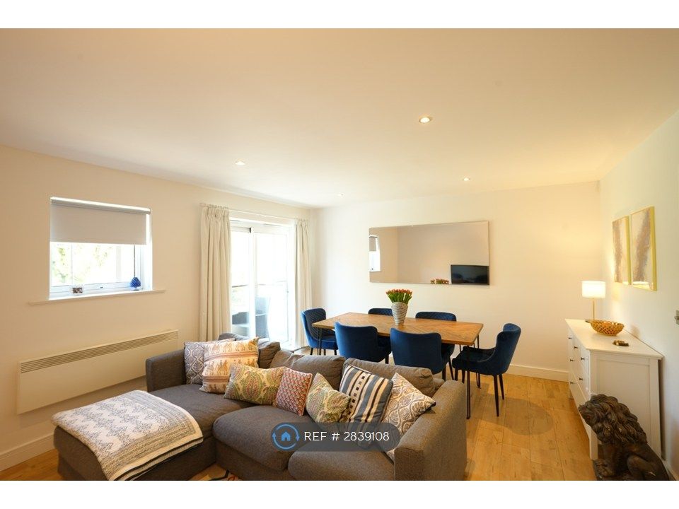 Property photo 3 of 16 Living / Dining Room