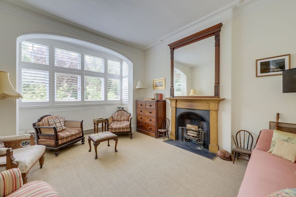Property photo 2 of 27