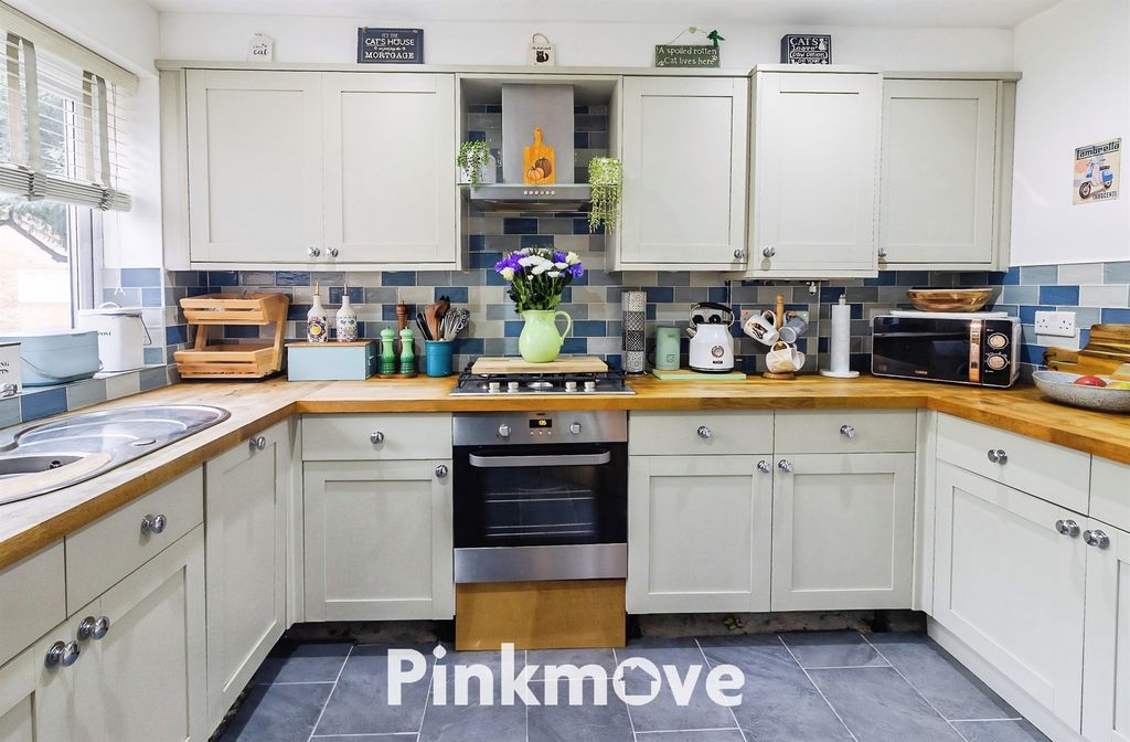 Property photo 2 of 21